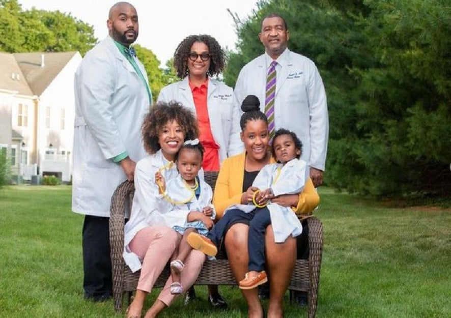 Feature News: This Amazing Family Made Up Of Three Doctors, A Pharmacist And Attorney Will Make You Go #FamilyGoals