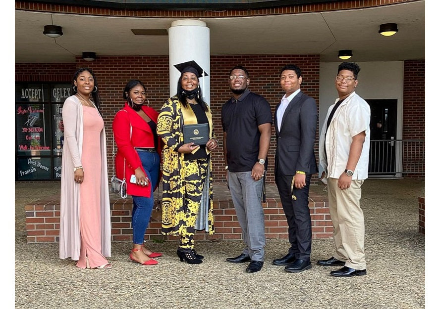 Black Development: This Mom Of Five Graduated From College After Almost 30 Years Of Starting Her Degree